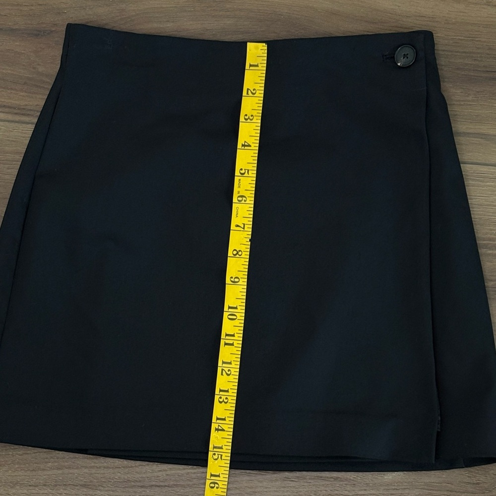 Aritzia Black Mini Skirt Babaton Modern Wrap Around Size 4 Neutral Minimalist - Picture 6 of 6